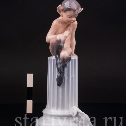 Фигурка из фарфора Фавн с белкой, Royal Copenhagen, Дания, 1956 год.