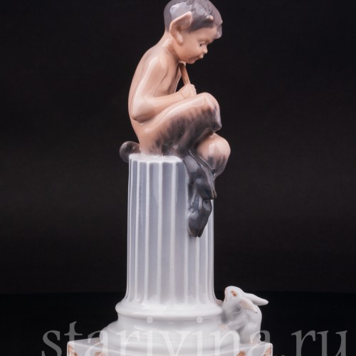 Фигурка из фарфора Фавн с белкой, Royal Copenhagen, Дания, 1956 год.