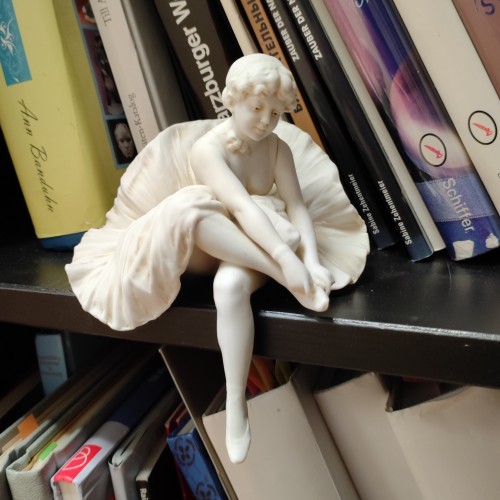 Фарфоровая статуэтка Балерина, поправляющая пуанты Volkstedt, Германия, кон. 19 в.