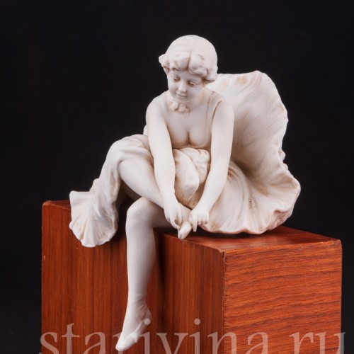 Фарфоровая статуэтка Балерина, поправляющая пуанты Volkstedt, Германия, кон. 19 в.