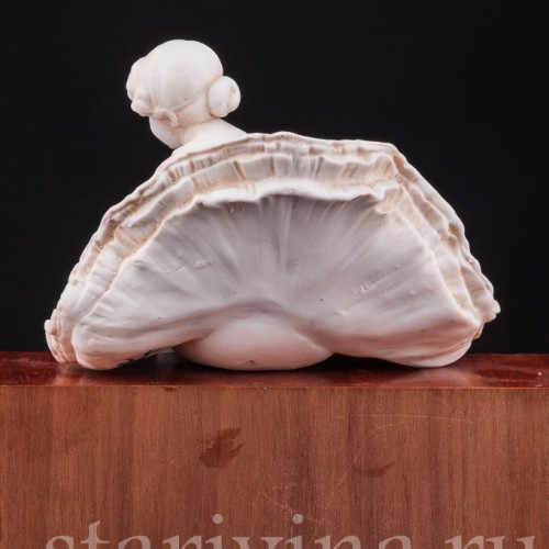 Фарфоровая статуэтка Балерина, поправляющая пуанты Volkstedt, Германия, кон. 19 в.