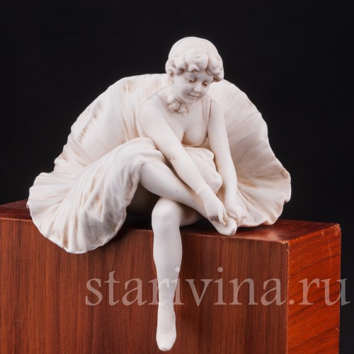 Фарфоровая статуэтка Балерина, поправляющая пуанты Volkstedt, Германия, кон. 19 в.