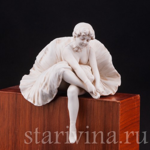 Фарфоровая статуэтка Балерина, поправляющая пуанты Volkstedt, Германия, кон. 19 в.