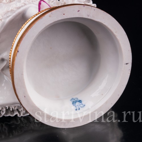 Фарфоровая статуэтка Девушка в жёлтом платье, кружевная, Volkstedt, Германия, 1915-34 гг.