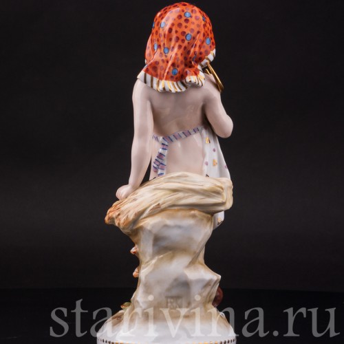 Статуэтка из фарфора Аллегория осени, малыш с серпом, Dressel, Kister & Co, Германия, нач. 20 века.