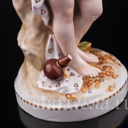 Статуэтка из фарфора Аллегория осени, малыш с серпом, Dressel, Kister & Co, Германия, нач. 20 века.