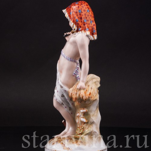 Статуэтка из фарфора Аллегория осени, малыш с серпом, Dressel, Kister & Co, Германия, нач. 20 века.