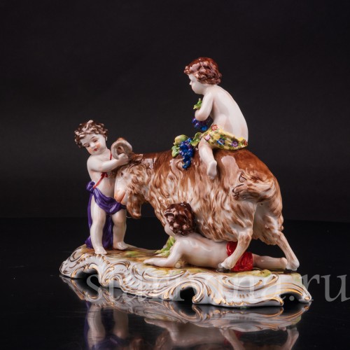 Фарфоровая статуэтка Путти, играющие с козлом Ernst Bohne Sohne, Германия, нач. 20 века.