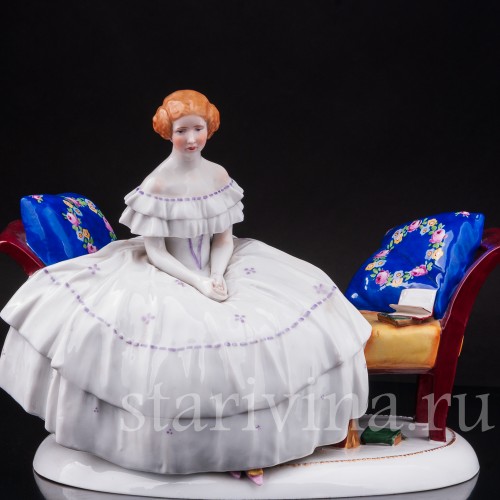 Фарфоровая статуэтка Девушка с книгами, E. A. Muller, Германия, 1890-1927 гг.