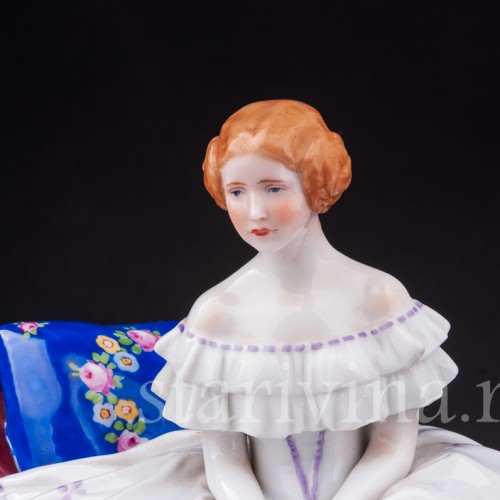 Фарфоровая статуэтка Девушка с книгами, E. A. Muller, Германия, 1890-1927 гг.