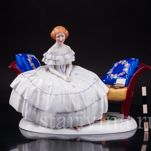 Фарфоровая статуэтка Девушка с книгами, E. A. Muller, Германия, 1890-1927 гг.