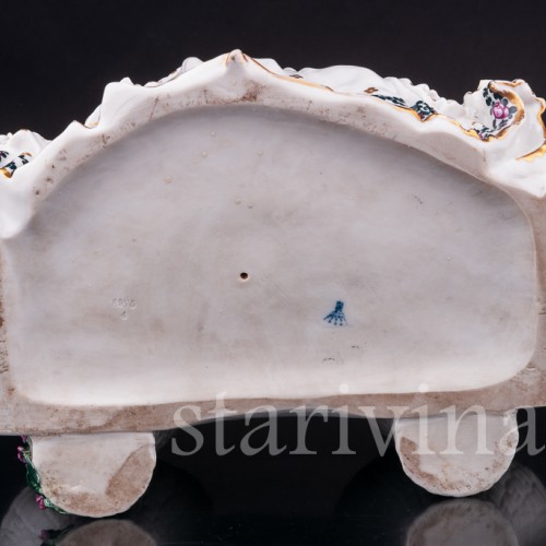 Статуэтка из фарфора Девушка с муфтой, Ernst Bohne Sohne, Германия, нач. 20 в.