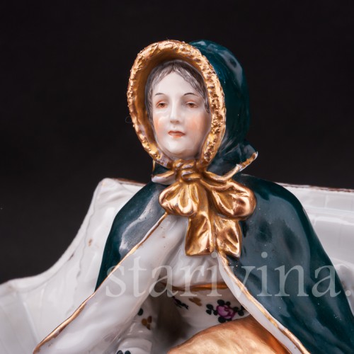 Статуэтка из фарфора Девушка с муфтой, Ernst Bohne Sohne, Германия, нач. 20 в.
