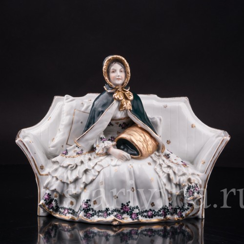 Статуэтка из фарфора Девушка с муфтой, Ernst Bohne Sohne, Германия, нач. 20 в.