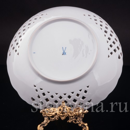 Декоративное блюдо из фарфора Груша, слива и мак, Meissen, Германия, 1981 год.