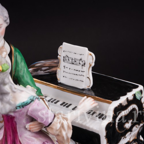 Композиция из фарфора Музицирующая пара, музыкальная шкатулка, Дрезден, Германия, пер. пол. 20 в.