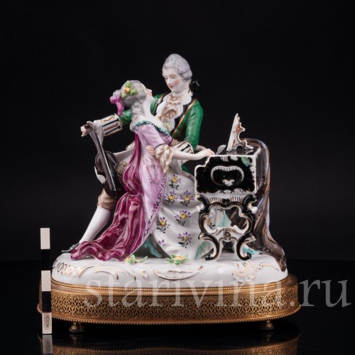 Композиция из фарфора Музицирующая пара, музыкальная шкатулка, Дрезден, Германия, пер. пол. 20 в.