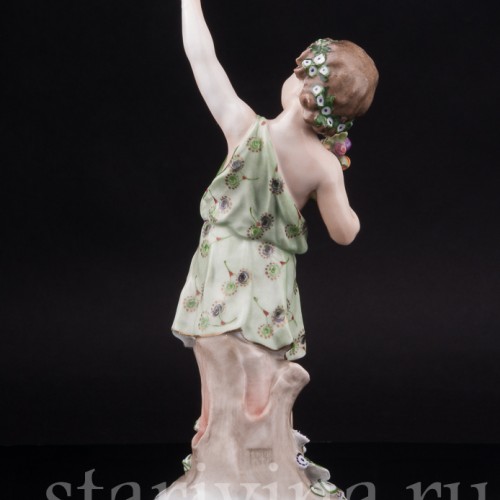 Фарфоровая статуэтка Аллегория весны, малыш с бабочкой, Dressel, Kister & Co, Германия, нач. 20 в.