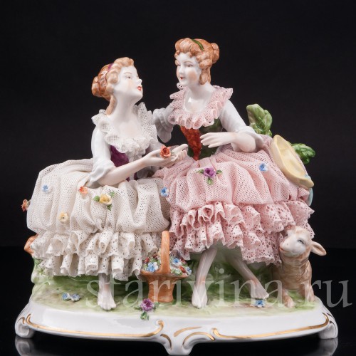 Статуэтка из фарфора Две девушки, кружевные, Unterweissbach, Германия, 1958-76 гг.