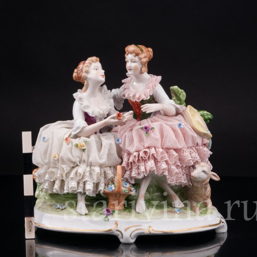 Статуэтка из фарфора Две девушки, кружевные, Unterweissbach, Германия, 1958-76 гг.
