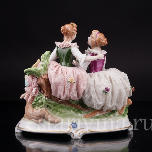 Статуэтка из фарфора Две девушки, кружевные, Unterweissbach, Германия, 1958-76 гг.