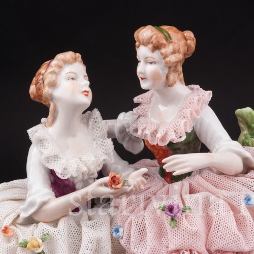 Статуэтка из фарфора Две девушки, кружевные, Unterweissbach, Германия, 1958-76 гг.
