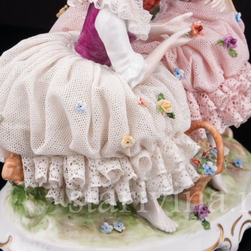 Статуэтка из фарфора Две девушки, кружевные, Unterweissbach, Германия, 1958-76 гг.