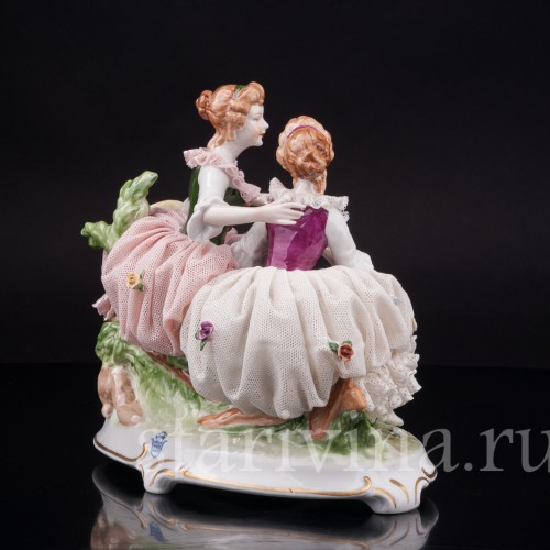 Статуэтка из фарфора Две девушки, кружевные, Unterweissbach, Германия, 1958-76 гг.