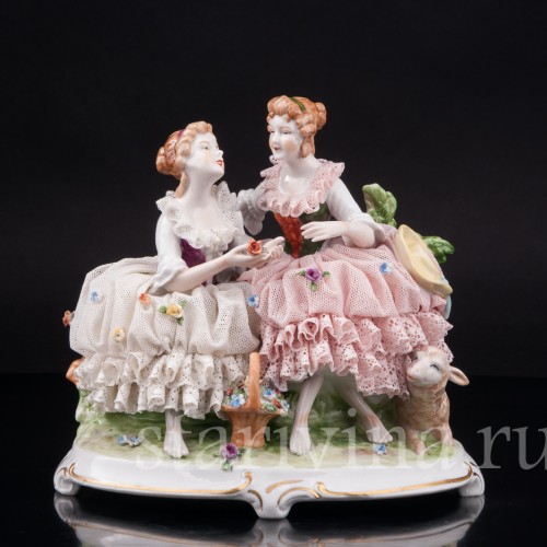 Статуэтка из фарфора Две девушки, кружевные, Unterweissbach, Германия, 1958-76 гг.