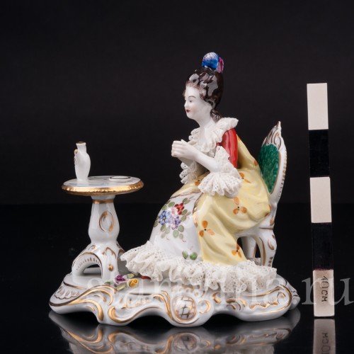 Фигурка девушки из фарфора Утренний кофе, кружевная миниатюра, Volkstedt, Германия, вт.пол. 20 в.