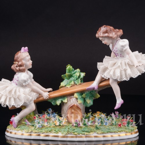 Девочки на качелях, кружевная, Sitzendorf, Германия, сер. 20 в