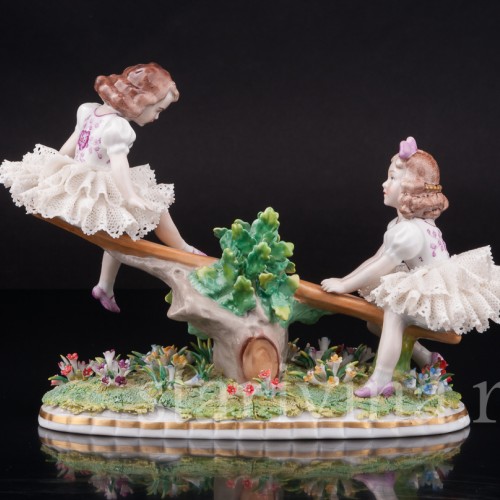 Девочки на качелях, кружевная, Sitzendorf, Германия, сер. 20 в