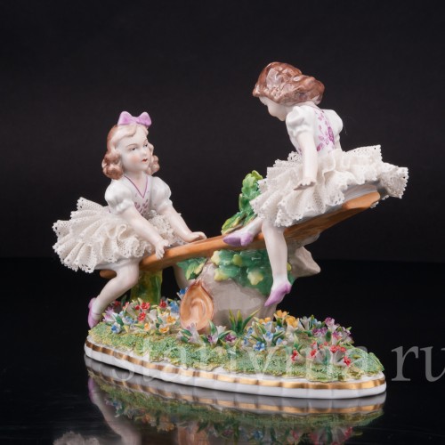 Девочки на качелях, кружевная, Sitzendorf, Германия, сер. 20 в