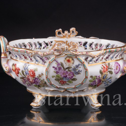 Фарфоровое Блюдо на ножках с цветочной росписью, Porcelaine de Paris, Франция, 19 в.