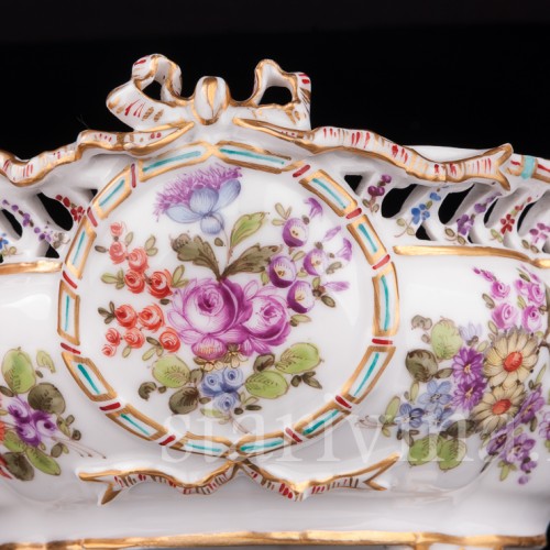 Фарфоровое Блюдо на ножках с цветочной росписью, Porcelaine de Paris, Франция, 19 в.