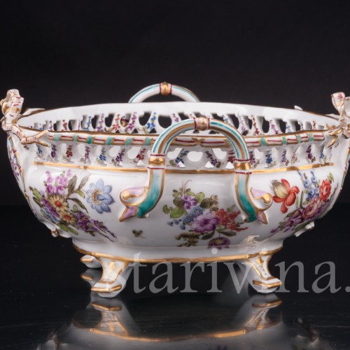 Фарфоровое Блюдо на ножках с цветочной росписью, Porcelaine de Paris, Франция, 19 в.