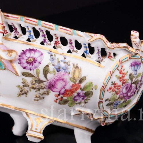 Фарфоровое Блюдо на ножках с цветочной росписью, Porcelaine de Paris, Франция, 19 в.