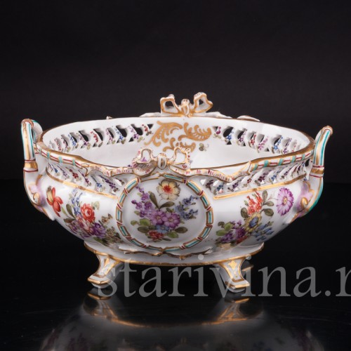 Фарфоровое Блюдо на ножках с цветочной росписью, Porcelaine de Paris, Франция, 19 в.