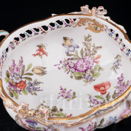 Фарфоровое Блюдо на ножках с цветочной росписью, Porcelaine de Paris, Франция, 19 в.