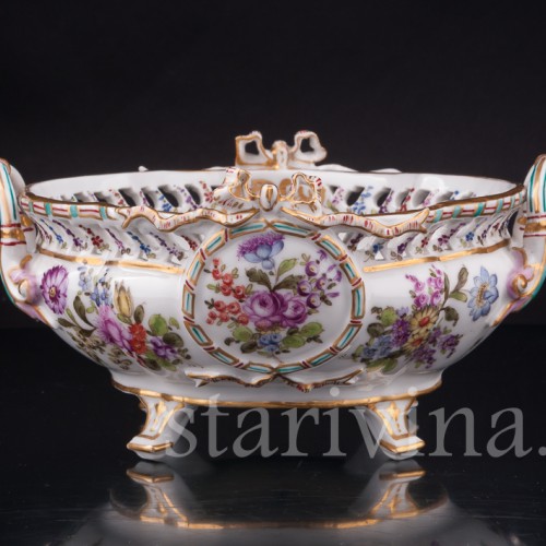 Фарфоровое Блюдо на ножках с цветочной росписью, Porcelaine de Paris, Франция, 19 в.