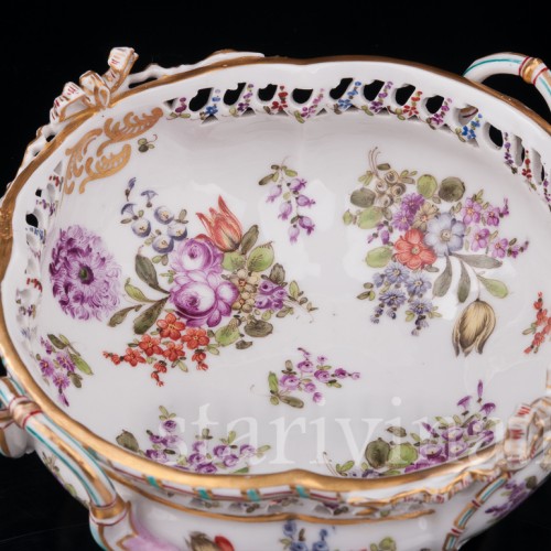 Фарфоровое Блюдо на ножках с цветочной росписью, Porcelaine de Paris, Франция, 19 в.