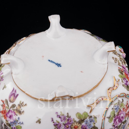 Фарфоровое Блюдо на ножках с цветочной росписью, Porcelaine de Paris, Франция, 19 в.