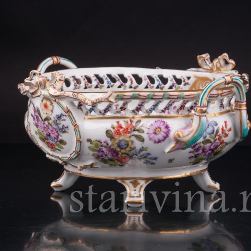 Фарфоровое Блюдо на ножках с цветочной росписью, Porcelaine de Paris, Франция, 19 в.