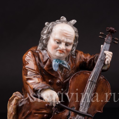 Фигурка из фарфора Музыкант с контрабасом, Дрезден, Германия, нач. 20 в.