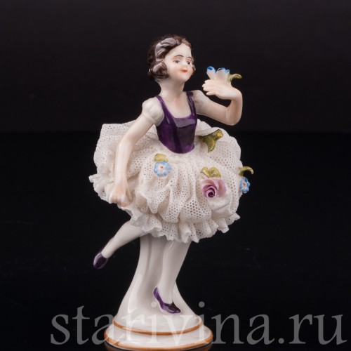 Фигурка из фарфора Балерина с цветком, кружевная миниатюра, Volkstedt, Германия, пер. пол. 20 в.