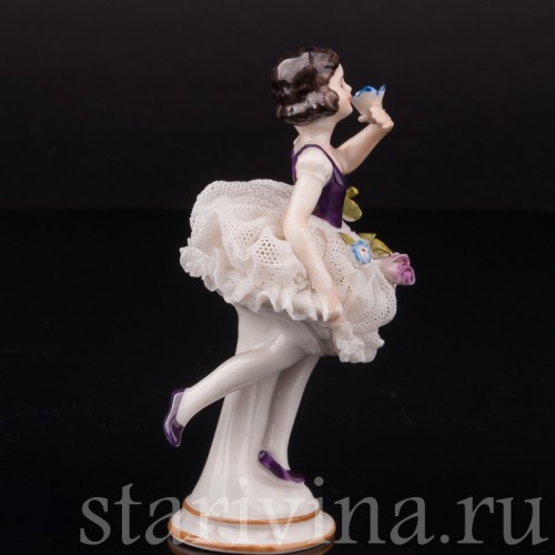 Фигурка из фарфора Балерина с цветком, кружевная миниатюра, Volkstedt, Германия, пер. пол. 20 в.