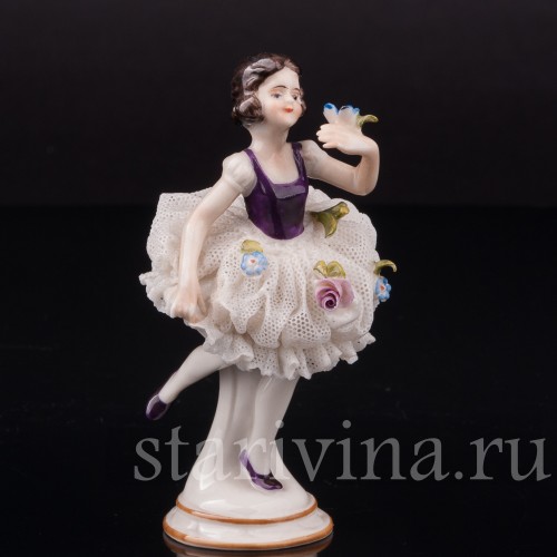 Фигурка из фарфора Балерина с цветком, кружевная миниатюра, Volkstedt, Германия, пер. пол. 20 в.
