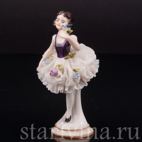 Фигурка из фарфора Балерина с цветком, кружевная миниатюра, Volkstedt, Германия, пер. пол. 20 в.