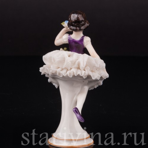 Фигурка из фарфора Балерина с цветком, кружевная миниатюра, Volkstedt, Германия, пер. пол. 20 в.