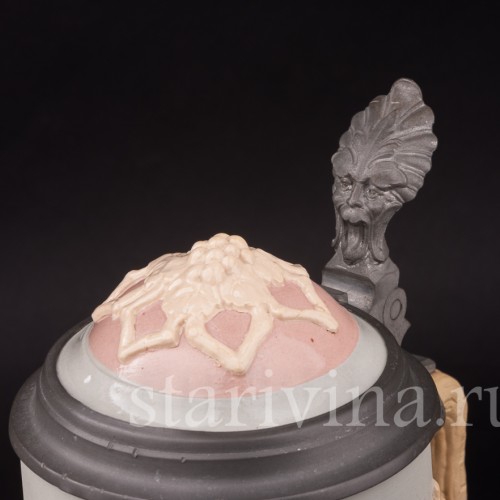 Старинная пивная кружка Сцены в таверне, 1 л, Villeroy & Boch, Германия, 1908 г.